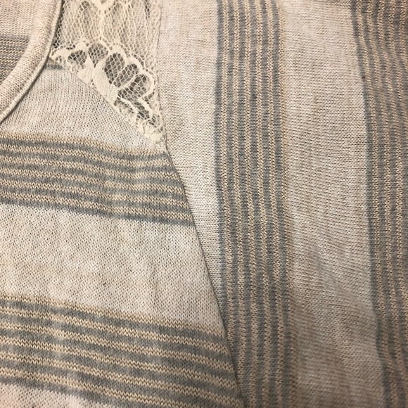 Winged floral and striped shirt - Picture 2 of 2